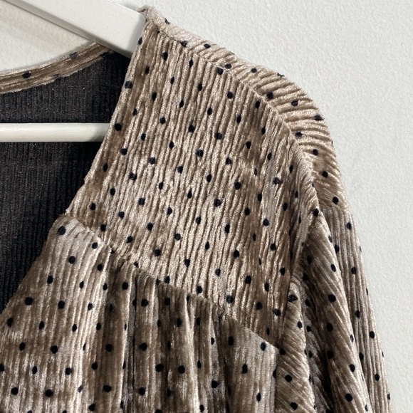 Velvet Polka Dot Top Flare Sleeves NWT 18/20W - Picture 2 of 14